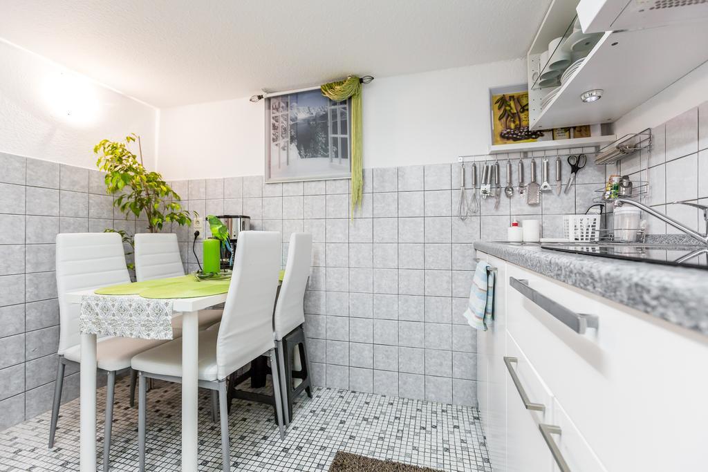 Apartments Нойс Номер фото